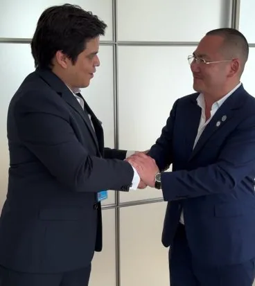 Frank Song receiving his UN diplomatic credentials